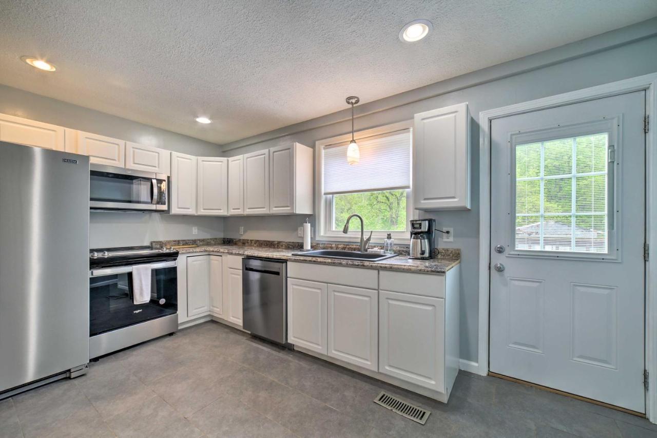 Morgantown Home With Deck About 2 Mi To Wv University! Bagian luar foto